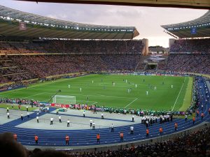 Sân bóng đá tại Berlin minh họa bài hướng dẫn đọc tỷ lệ kèo là gì