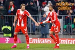 Harry Kane và Michael Olise bắt tay trong trang phục Bayern Munich